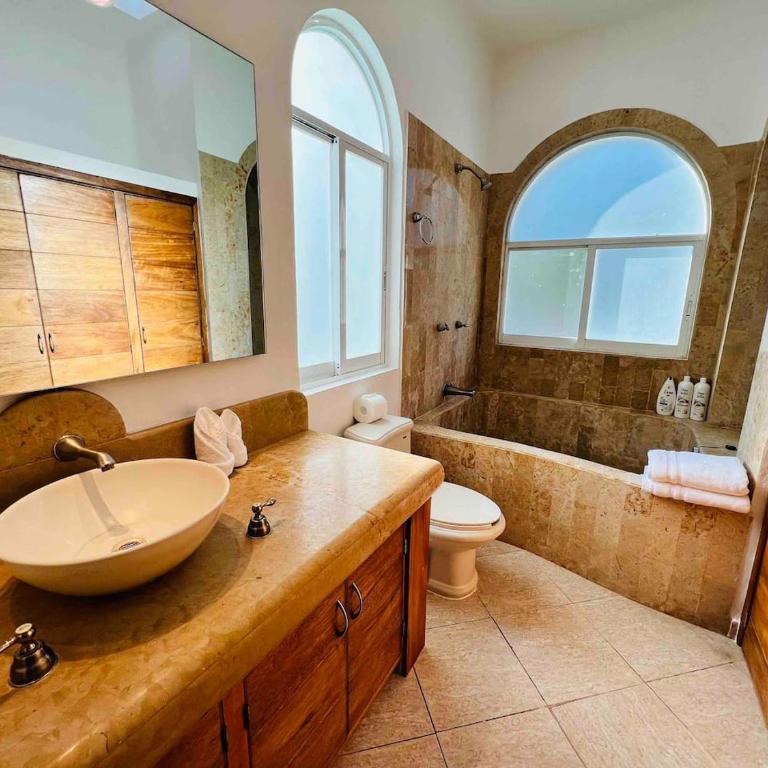 Villa w Heated Pool, Sleeps 30, Walk to Beach - Villa - 80