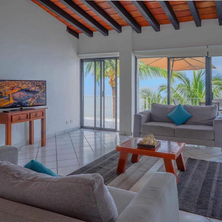 Del Mar PV Condo 2 Oceanfront 2BR, Pool & Slide - Apartamento - 2