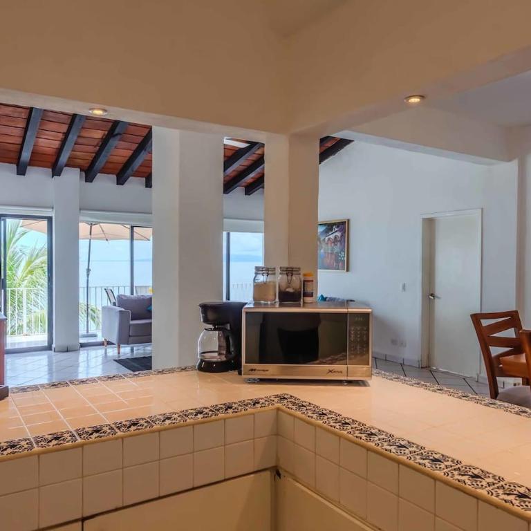 Del Mar PV Condo 2 Oceanfront 2BR, Pool & Slide - Apartamento - 49