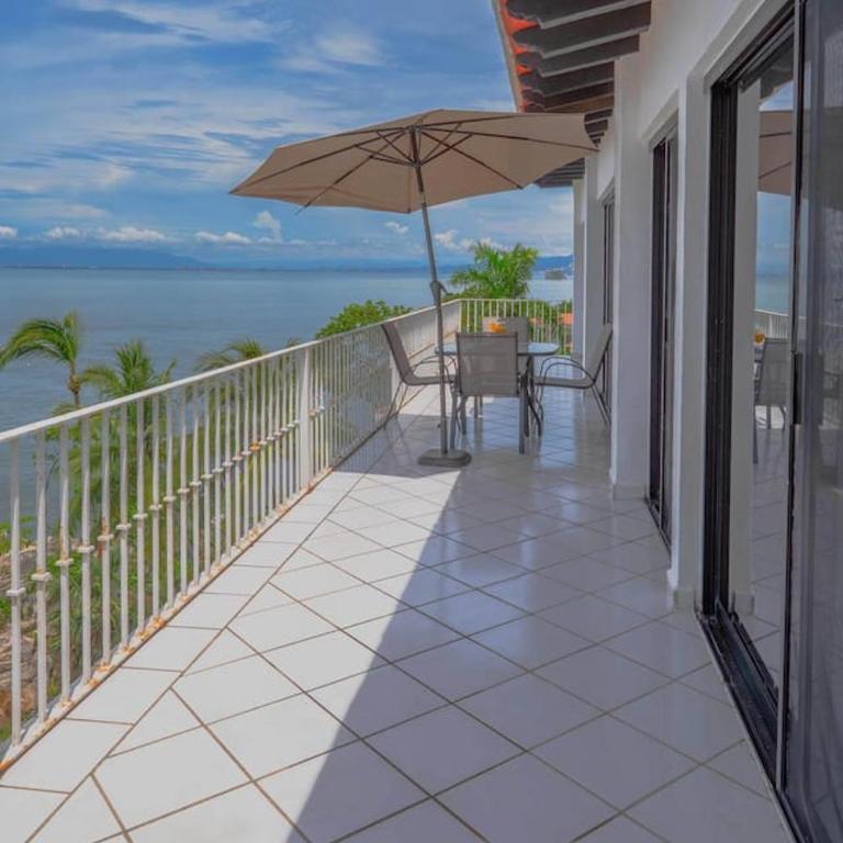 Del Mar PV Condo 2 Oceanfront 2BR, Pool & Slide - Apartamento - 51