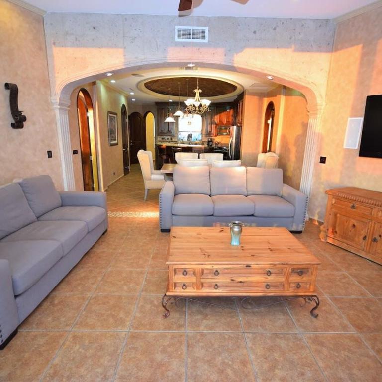 Crystal Blue Ocean Front Condo - Apartamento - 12