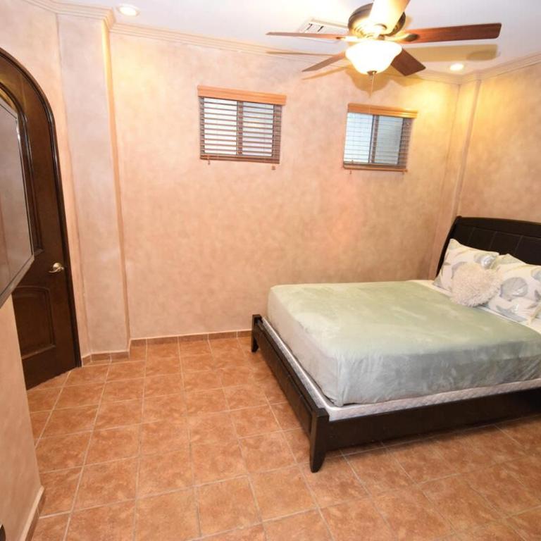Crystal Blue Ocean Front Condo - Apartamento - 18