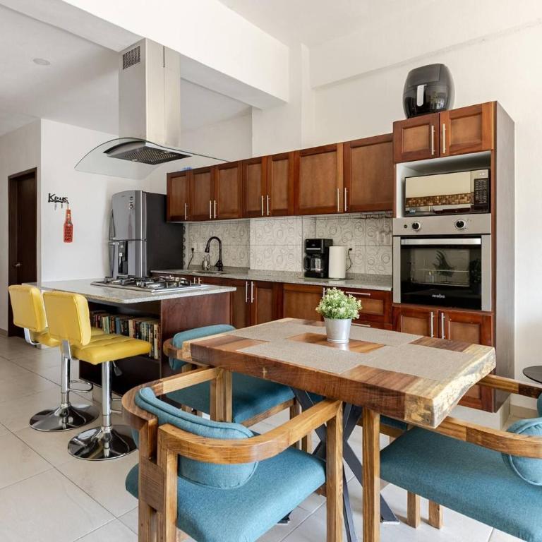 Beach Chic Condo in Hotel Zone - 700m to beach - Casa - 6