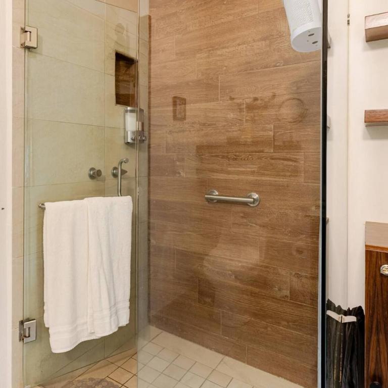 Beach Chic Condo in Hotel Zone - 700m to beach - Casa - 18
