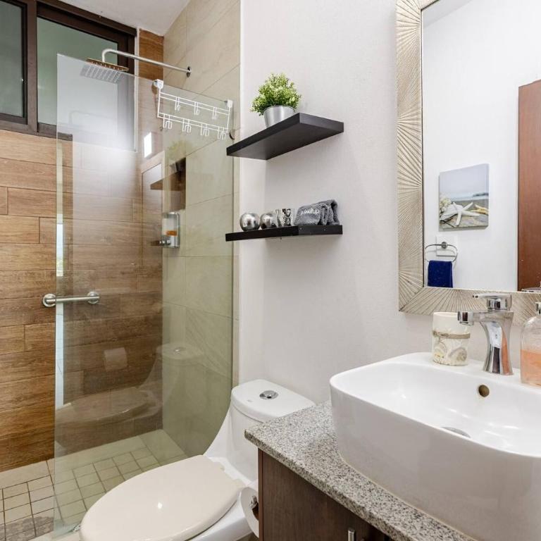 Beach Chic Condo in Hotel Zone - 700m to beach - Casa - 24