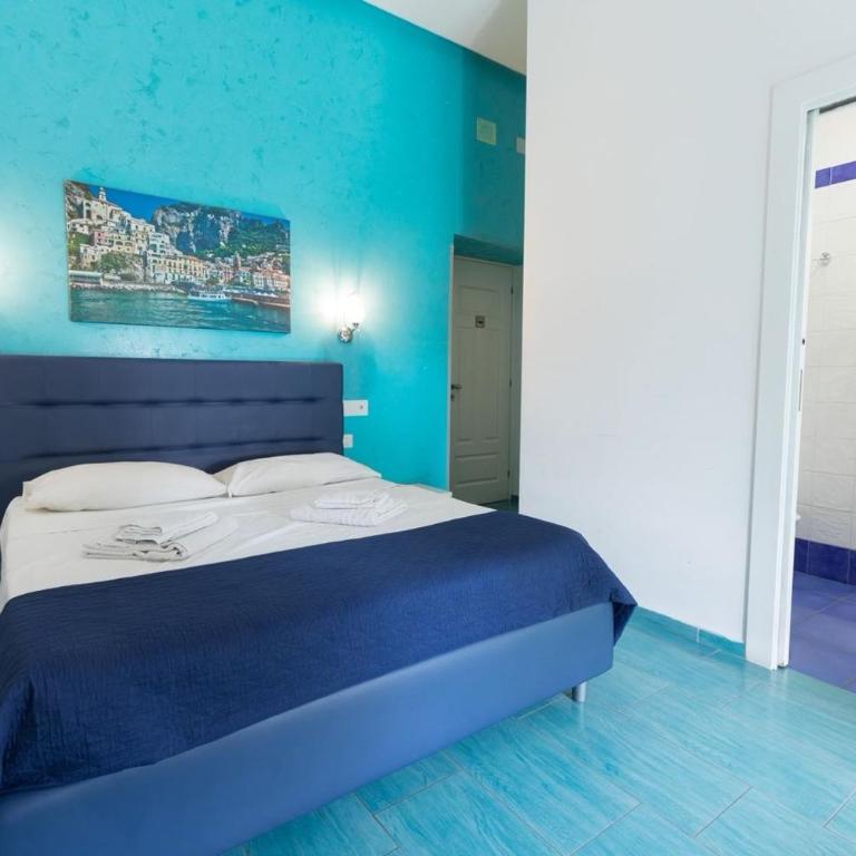 MergellinaResort - Superior King Room - 6