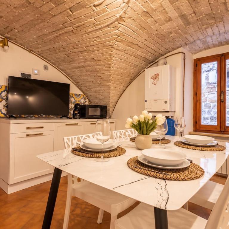 Viola - Historic Brick Vaults in Artists District - Appartamento con 2 Camere da Letto - 2