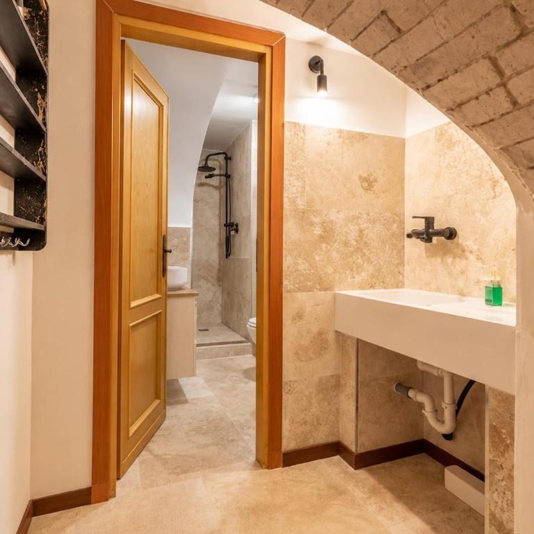 Viola - Historic Brick Vaults in Artists District - Appartamento con 2 Camere da Letto - 11
