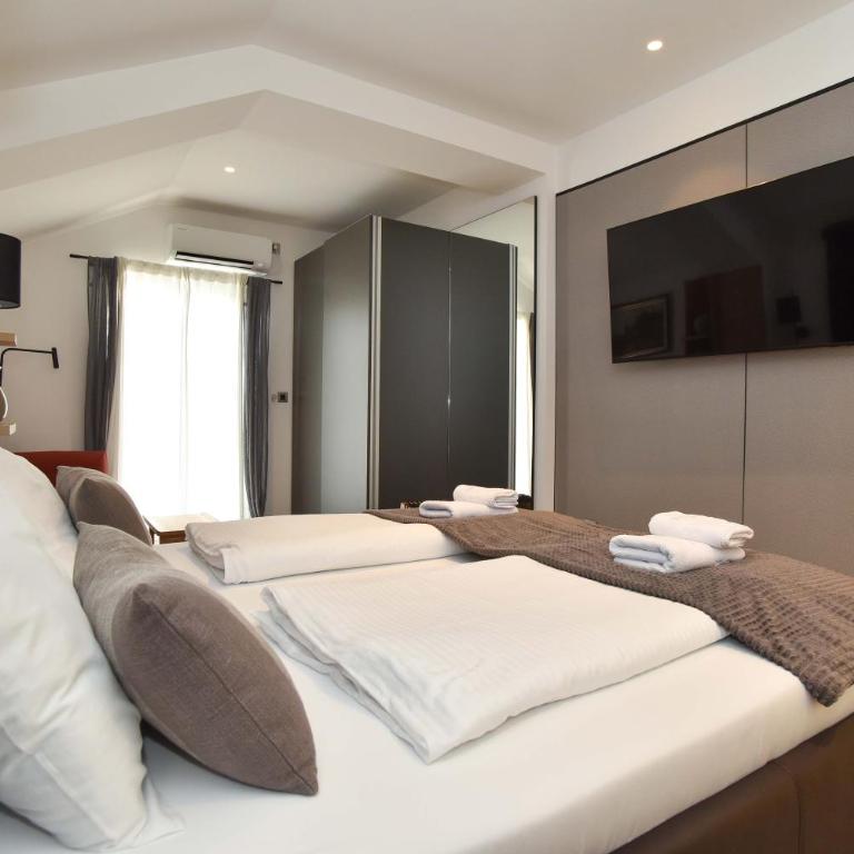 Villa Dragana with heading swimming pool and parking - Vila sa Sopstvenim Bazenom - 63
