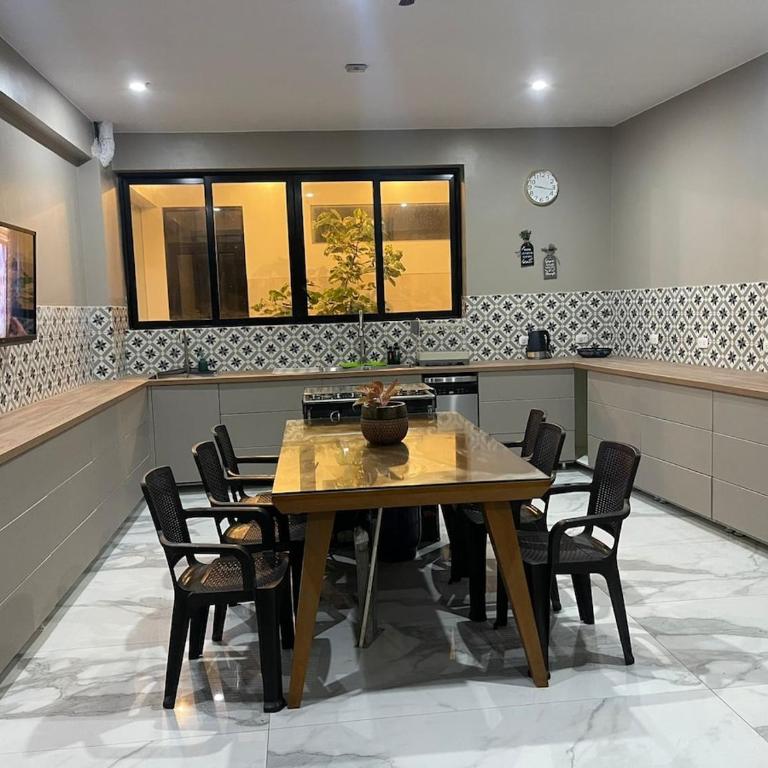 La Planicie Modern home with pool and barbecue area - One-Bedroom House - 2