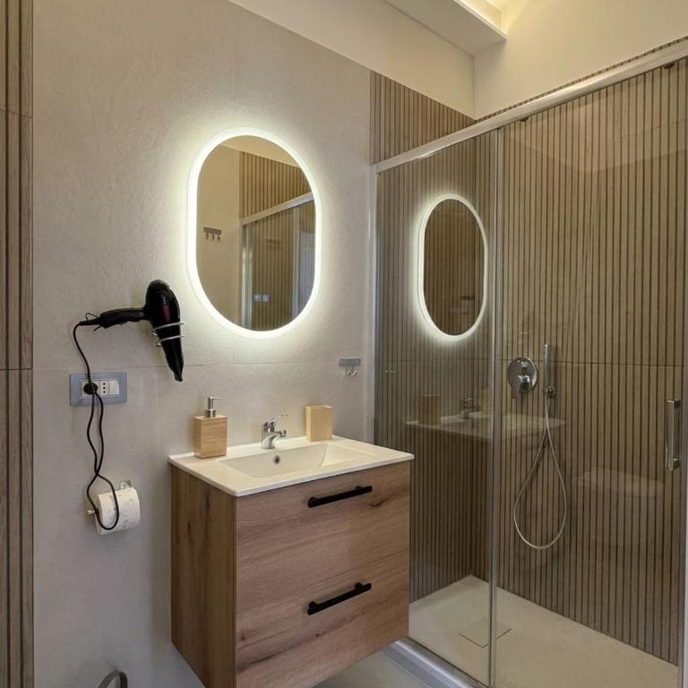 BOTTIGLIERI GIORDANO SUiTE CENTER - Camera Familiare con Vista Mare - 15