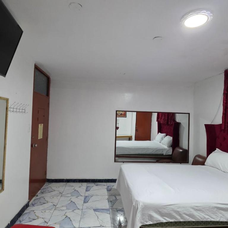 Hostal Reyna - Habitación Doble con baño privado - 2 camas - 5