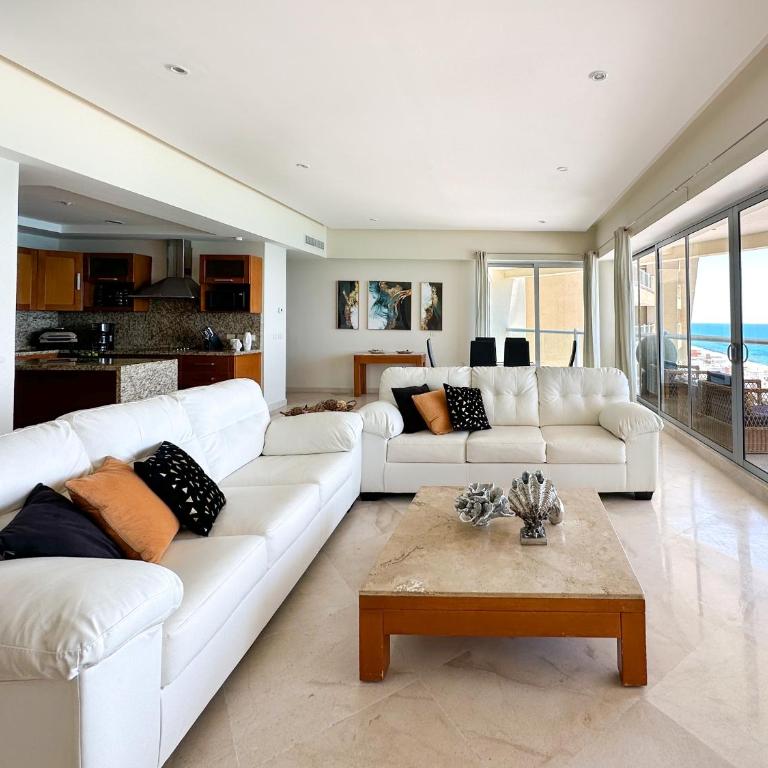 Stunning 2BR Beachfront Condo #1003 - Apartamento - 4