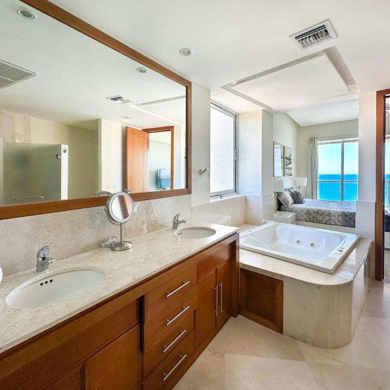 Stunning 2BR Beachfront Condo #1003 - Apartamento - 20