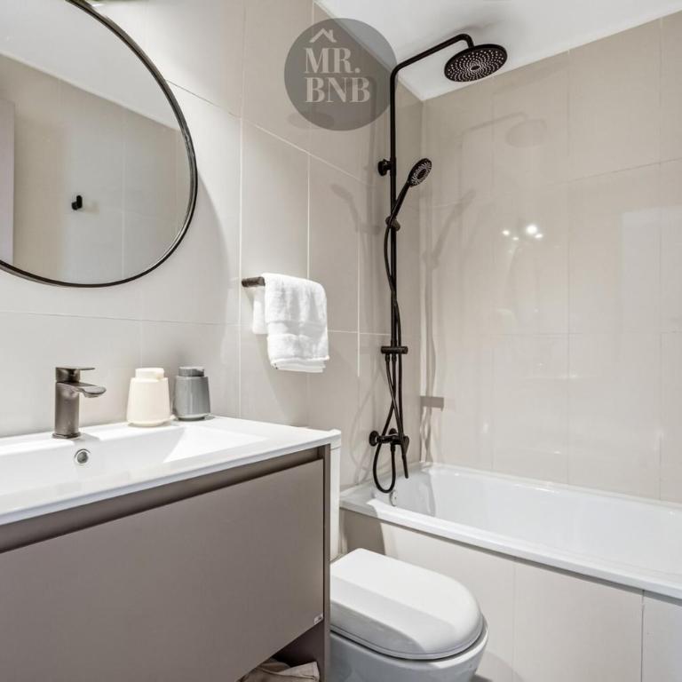 Asturias Apartments by Mr BnB - Two-Bedroom Apartment - 8