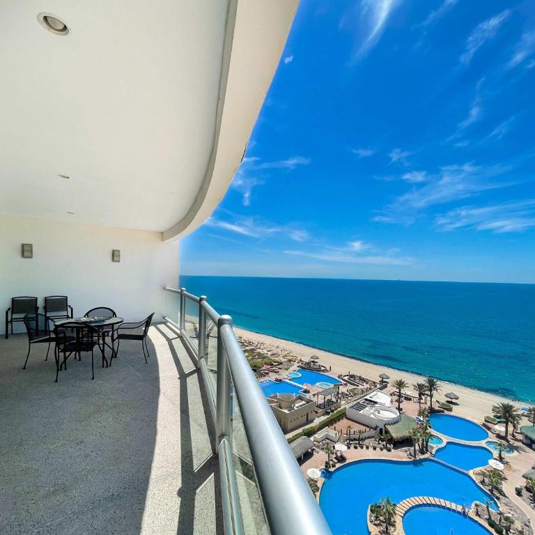 Oceanfront 2BR Condo with Sea Views #1101 - Apartamento - 1