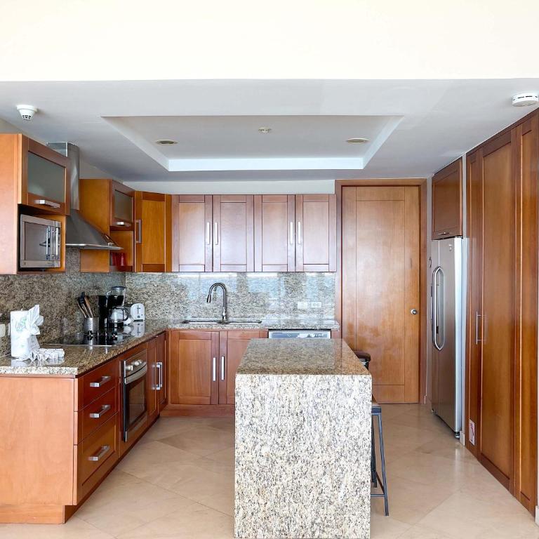 Oceanfront 2BR Condo with Sea Views #1101 - Apartamento - 13