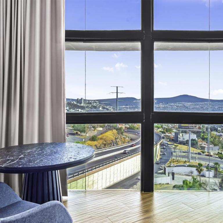 Hilton Queretaro - Junior King Suite with Seating Area - 1