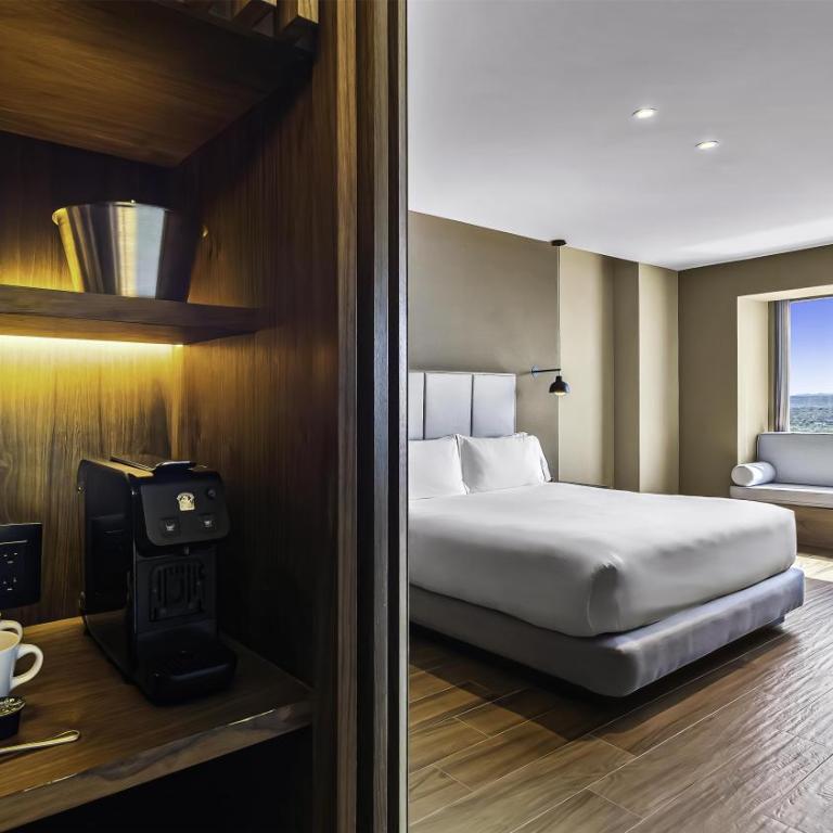 Hilton Queretaro - King Room - 9