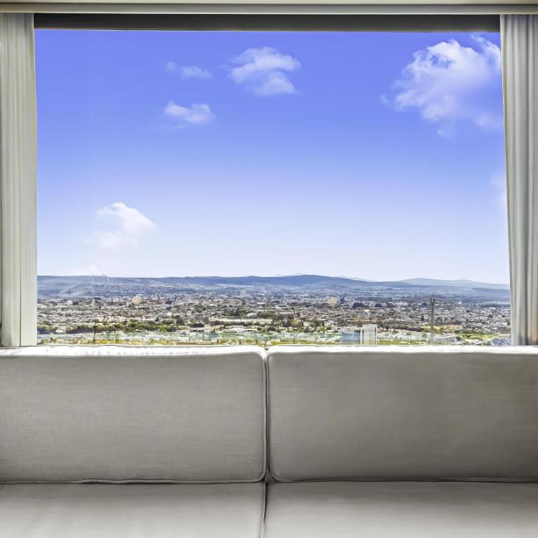 Hilton Queretaro - Junior King Suite with Seating Area - 4
