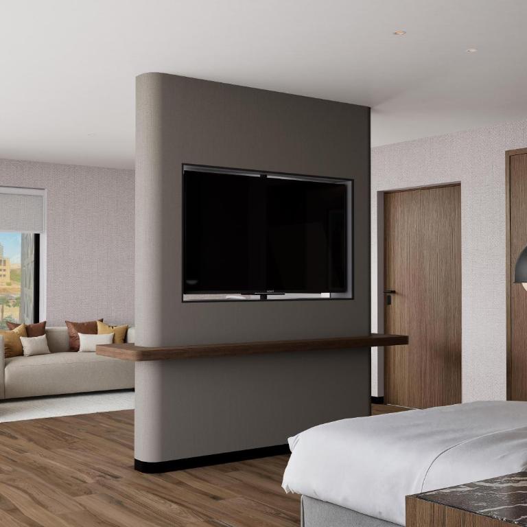 Hilton Queretaro - King Room with Roll-In Shower - Mobility/Hearing Accessible - 4