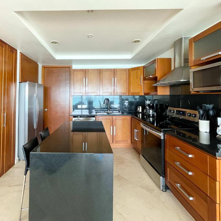 Oceanfront 2BR Condo with Astonishing View #1103 - Apartamento - 5