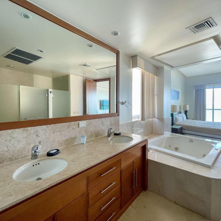 Oceanfront 2BR Condo with Astonishing View #1103 - Apartamento - 14
