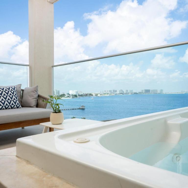 Amare Cancun Adults Only All-Inclusive Resort, Curio Hilton - The One Club - Junior King Suite with Ocean Front View - 3
