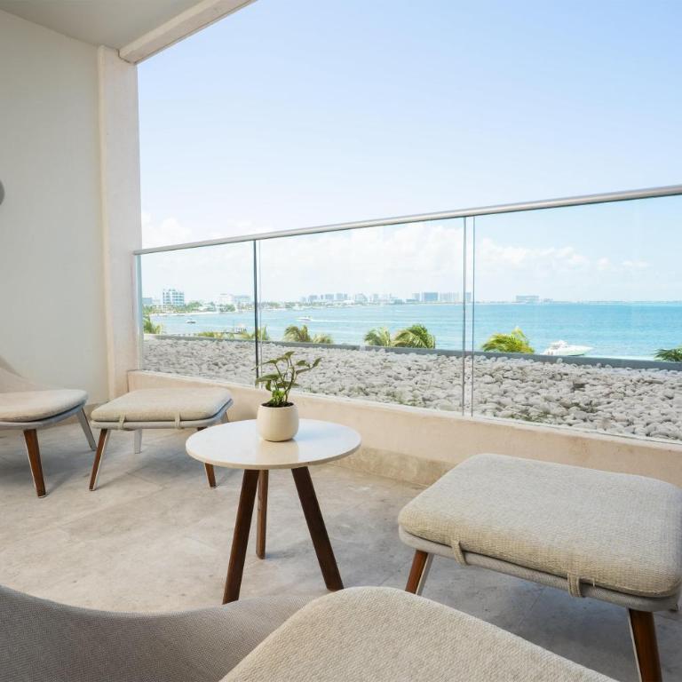 Amare Cancun Adults Only All-Inclusive Resort, Curio Hilton - Junior Suite with Two Double Beds and Ocean Front View - 4