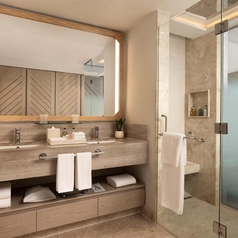 Amare Cancun Adults Only All-Inclusive Resort, Curio Hilton - The One Club - Junior Suite with Two Double Beds and Ocean Front View - 4