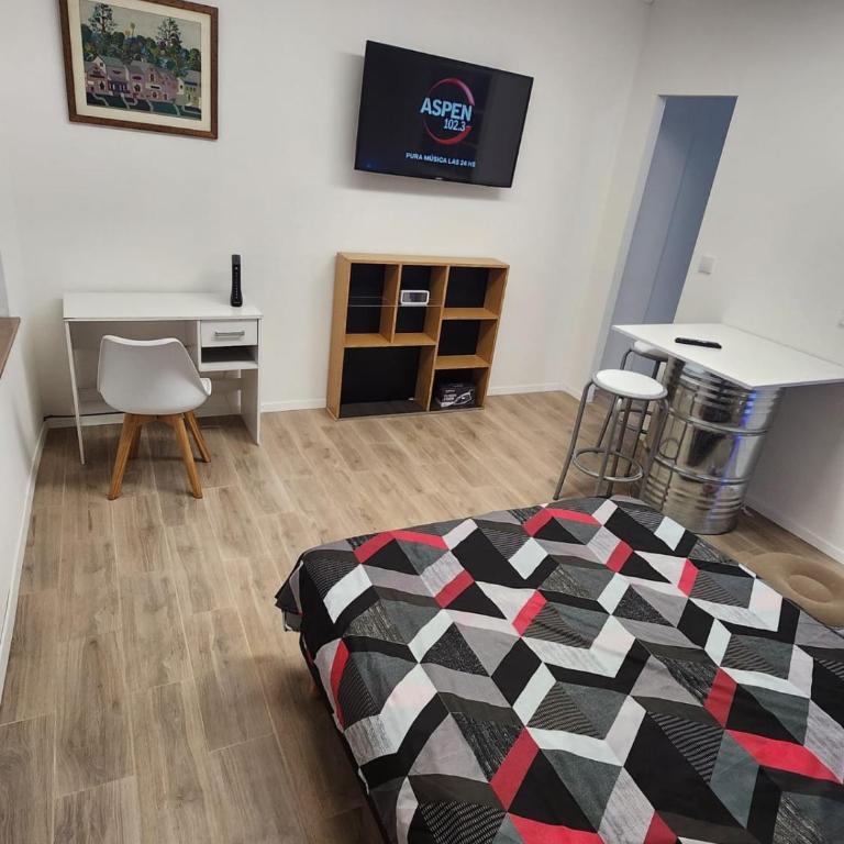 Primero piso luminoso calido comodo y bien ubicado - Apartamento de 1 dormitorio - 2