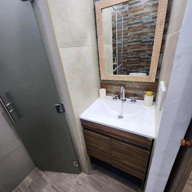 Primero piso luminoso calido comodo y bien ubicado - Apartamento de 1 dormitorio - 12