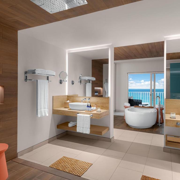Hilton Cancun Mar Caribe All-Inclusive Resort - Suite Enclave Luna de Miel - Cama extragrande - 2