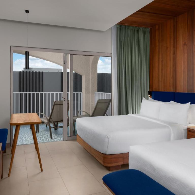 Hilton Cancun Mar Caribe All-Inclusive Resort - Habitación Doble con 2 camas grandes y vistas al complejo. - 2