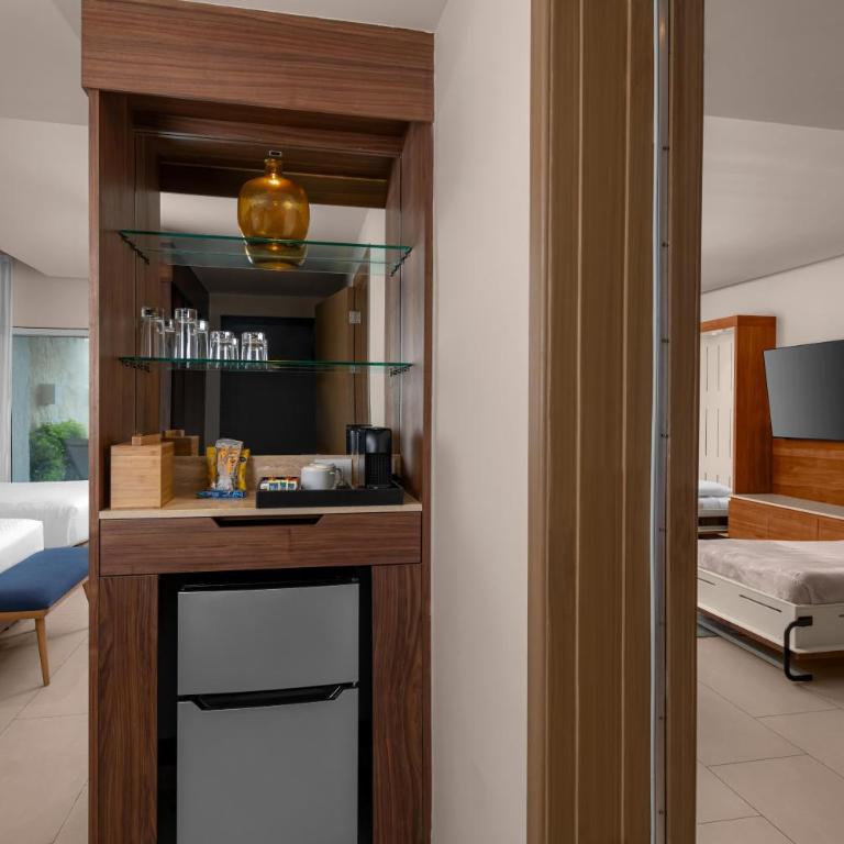 Hilton Cancun Mar Caribe All-Inclusive Resort - Suite Enclave frente a la playa de 2 habitaciones con piscina Pledge y 1 cama extragrande, 2 camas plegables o 2 camas grandes - 5