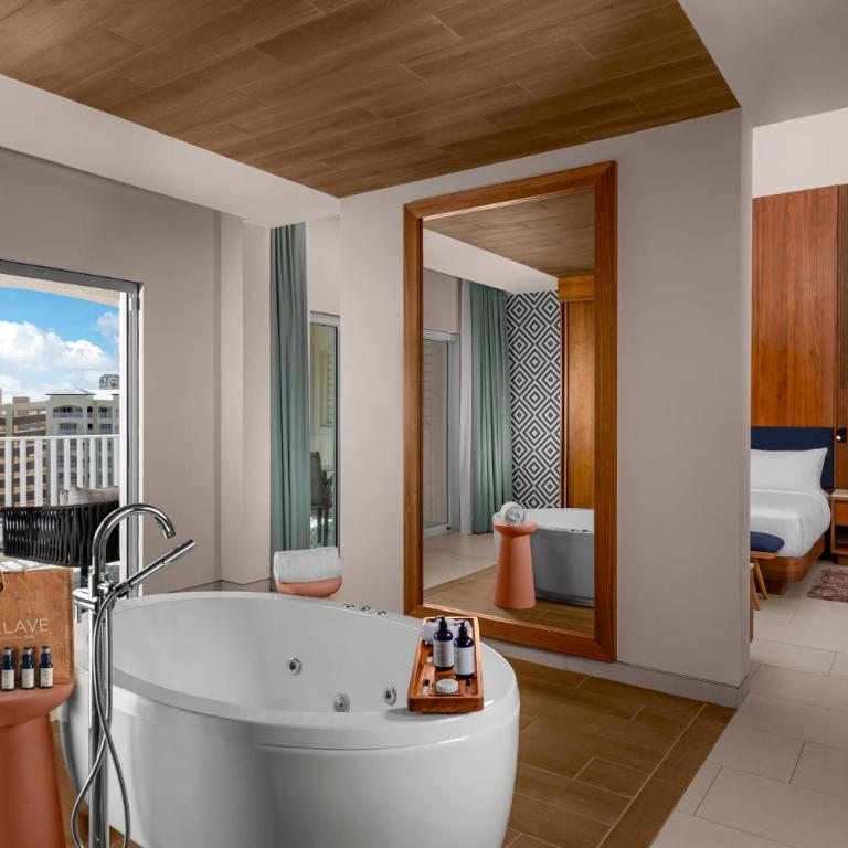 Hilton Cancun Mar Caribe All-Inclusive Resort - Suite Enclave Luna de Miel - Cama extragrande - 4