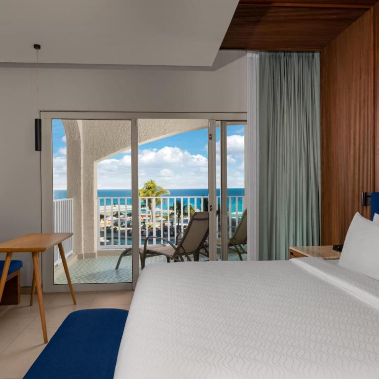 Hilton Cancun Mar Caribe All-Inclusive Resort - Habitación Premium con cama extragrande y vistas al océano - 4