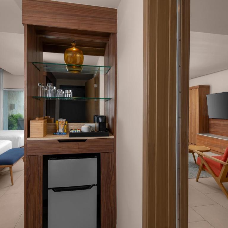 Hilton Cancun Mar Caribe All-Inclusive Resort - Suite Enclave frente a la playa de 2 habitaciones con bañera de hidromasaje, 1 cama extragrande, 2 camas plegables o 2 camas grandes - 7