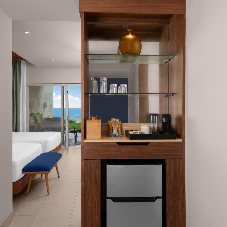 Hilton Cancun Mar Caribe All-Inclusive Resort - Suite Enclave frente a la playa de 2 habitaciones con 1 cama extragrande, 2 camas plegables o 2 camas grandes - 7