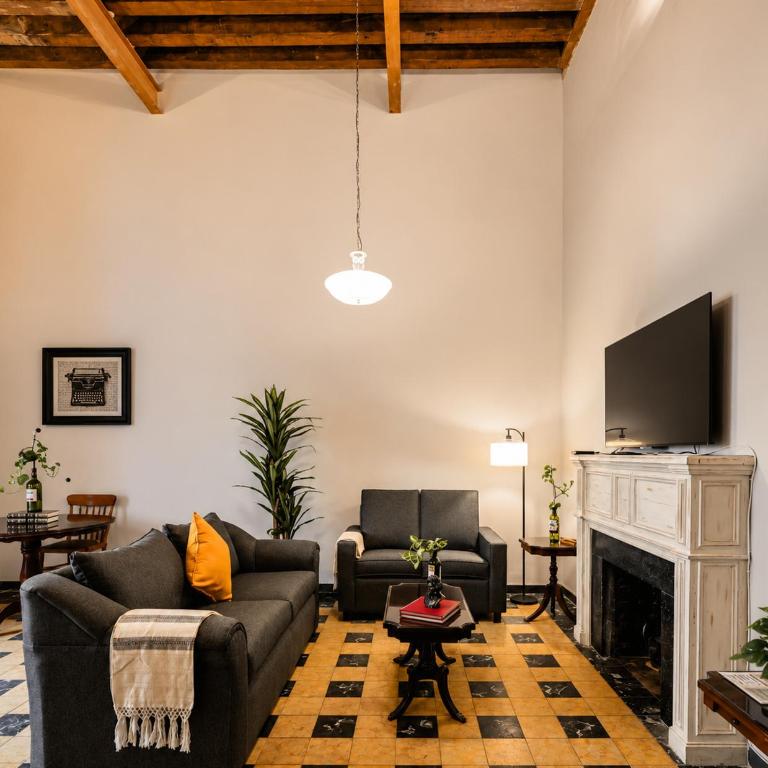 Vista en balcones a Casa Muñecos y Edif Francés - Apartamento de 2 dormitorios con balcón - 13