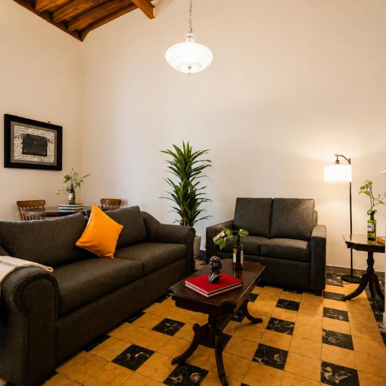 Vista en balcones a Casa Muñecos y Edif Francés - Apartamento de 2 dormitorios con balcón - 1