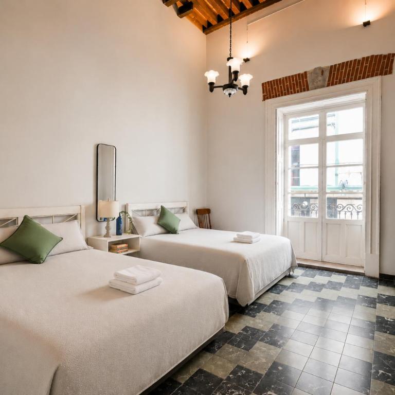 Vista en balcones a Casa Muñecos y Edif Francés - Apartamento de 2 dormitorios con balcón - 4