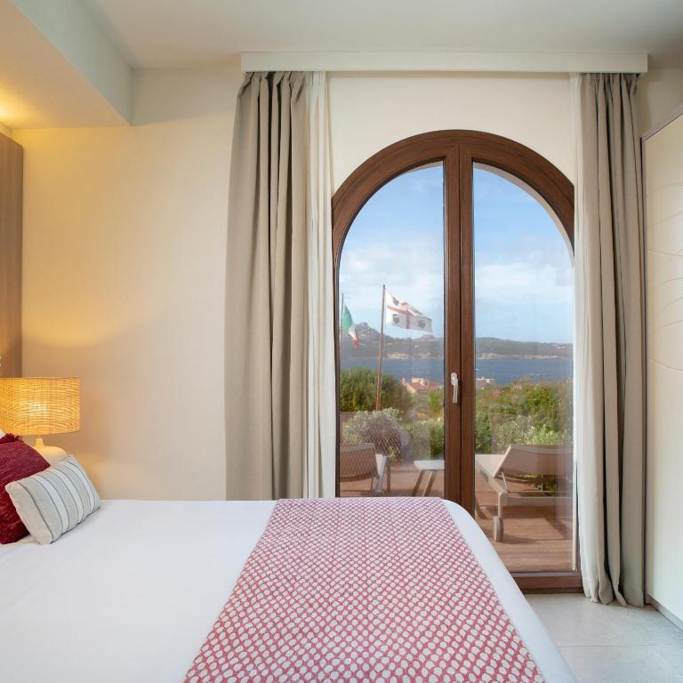 Mangia's Santa Teresa Sardinia, Curio Collection by Hilton - Camera King Superior con Vista Mare e Terrazza - 1