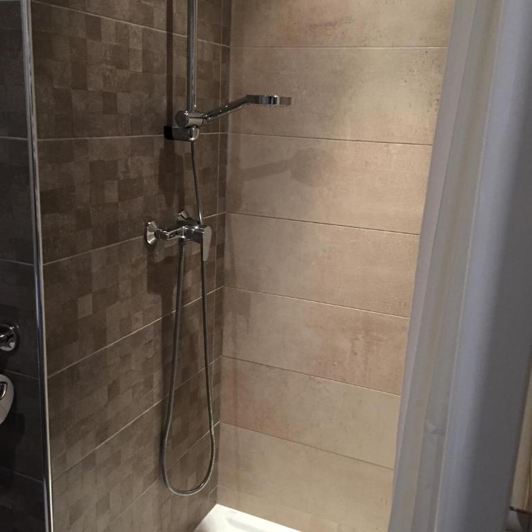 Hôtel Mont-Brison - Chambre Double avec Douche - 9