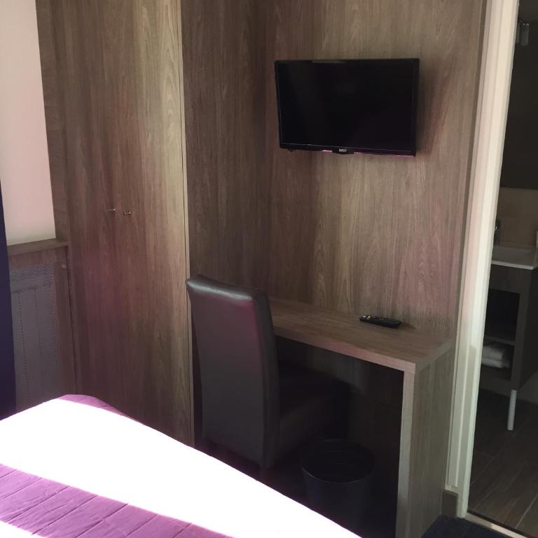 Hôtel Mont-Brison - Chambre Double avec Douche - 15