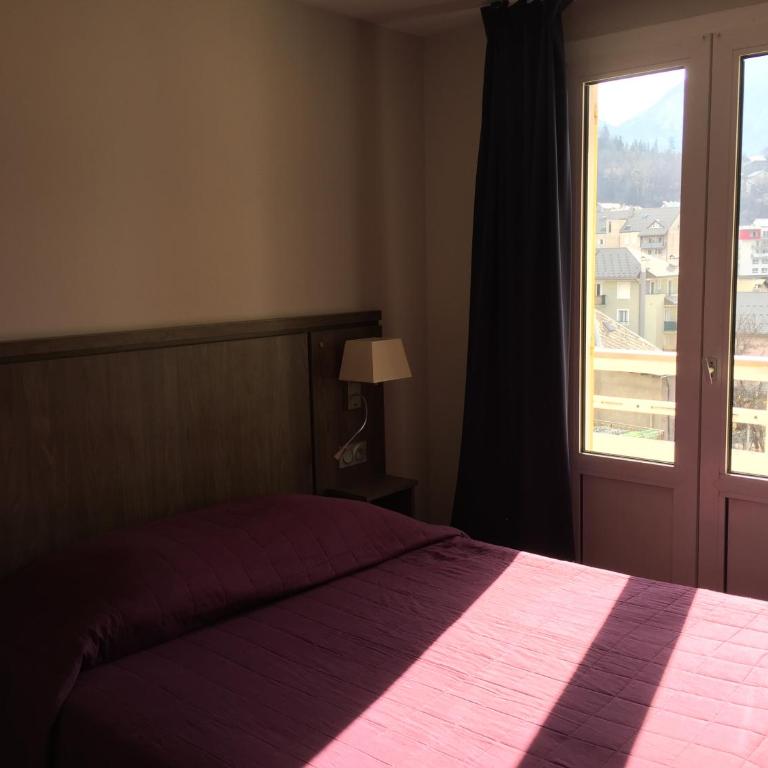 Hôtel Mont-Brison - Chambre Double avec Douche - 18