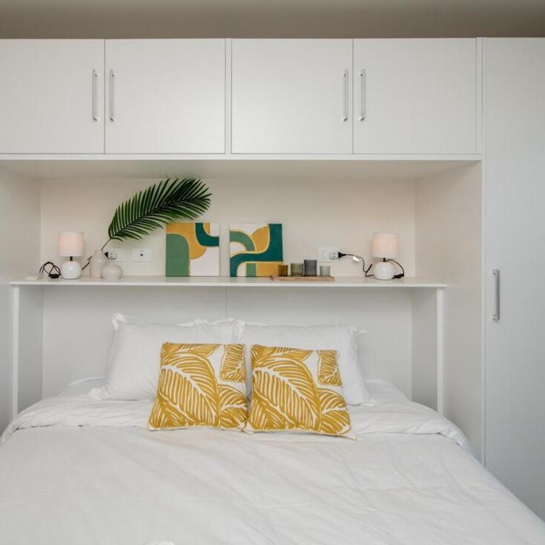 City Skyline Haven with Workspace Pool and Gym - Apartamento - 16