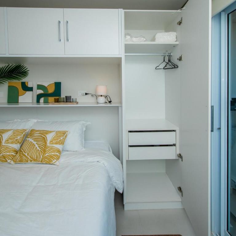 City Skyline Haven with Workspace Pool and Gym - Apartamento - 17