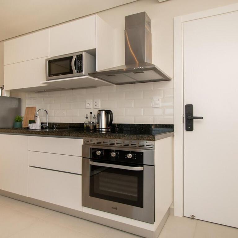 City Skyline Haven with Workspace Pool and Gym - Apartamento - 19