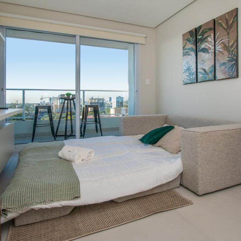 City Skyline Haven with Workspace Pool and Gym - Apartamento - 23